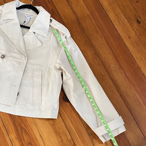 Calvin Klein Cream Cropped Double-Breasted Trench Jacket - Picture 7 of 9
